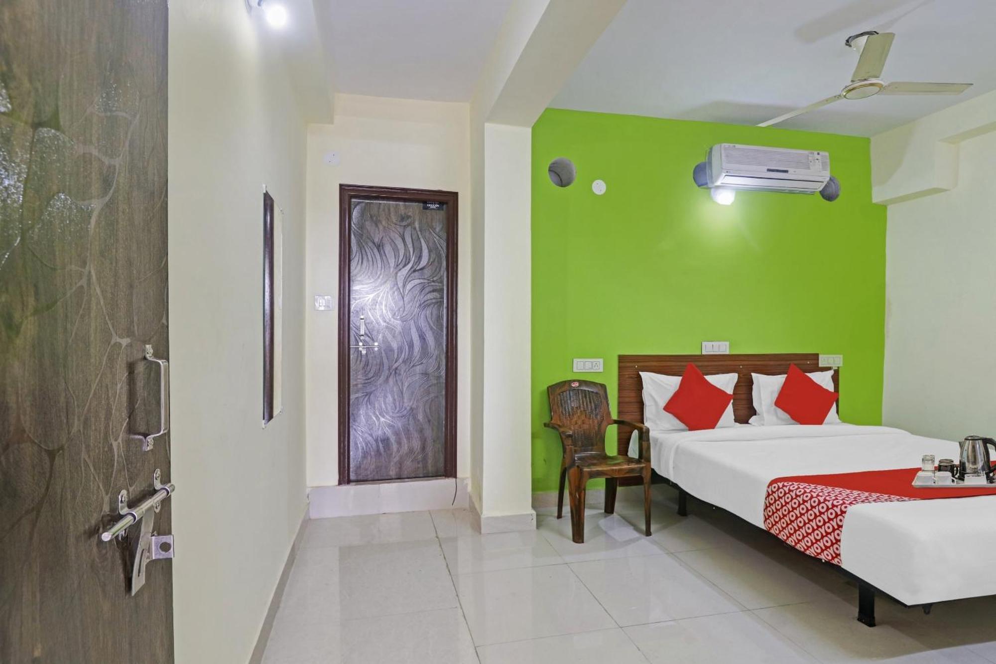Super Hotel O Dk Reddy Square Hyderabad Exterior foto