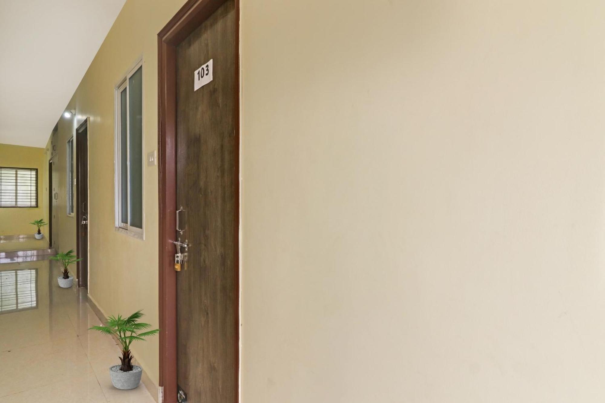 Super Hotel O Dk Reddy Square Hyderabad Exterior foto